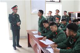 Chính ủy Quân khu kiểm tra công tác giáo dục chính trị tại cơ quan, đơn vị Bộ Tham mưu